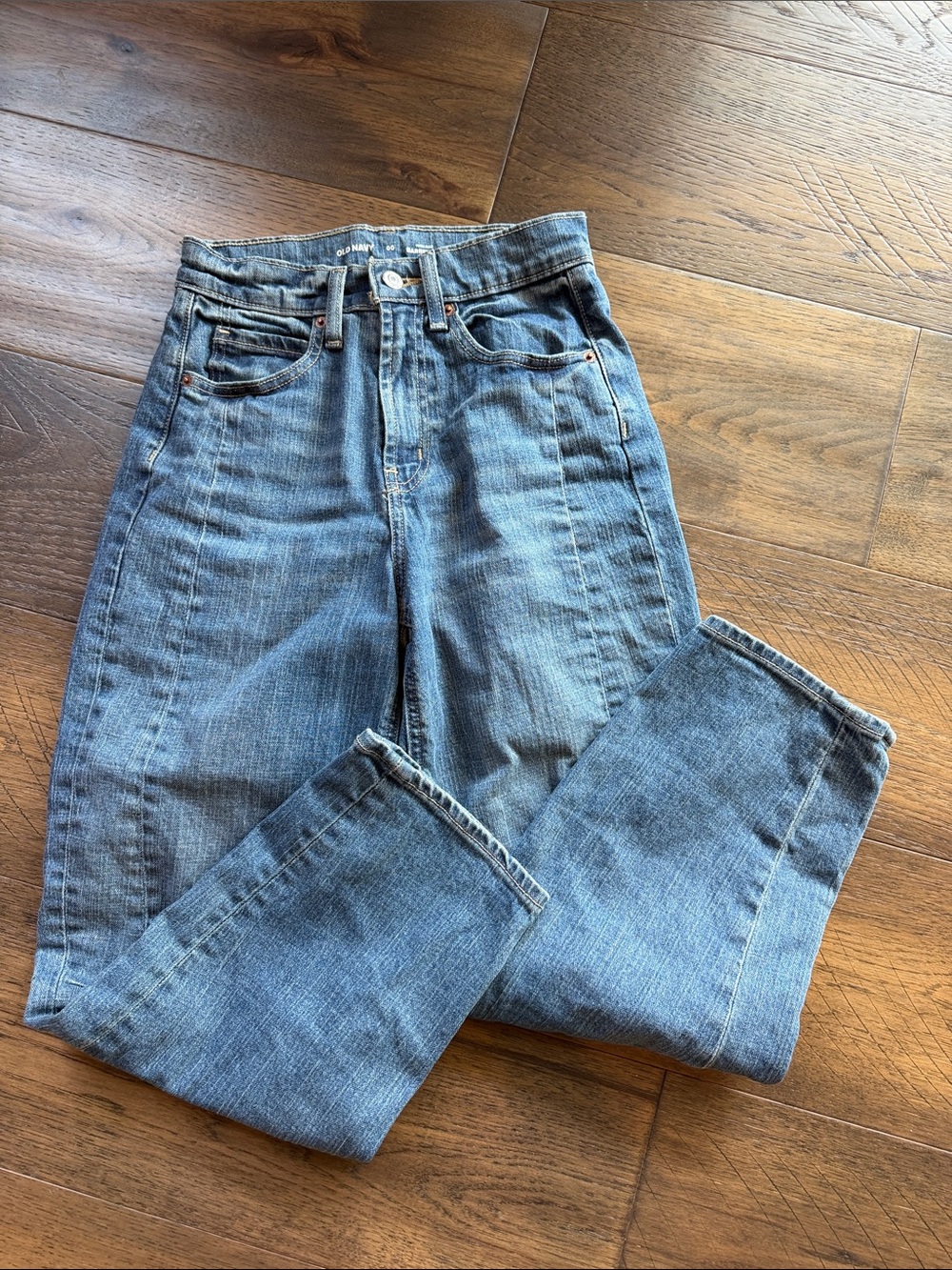 Old Navy High-Rise Barrel Jeans - Medium Blue Wash